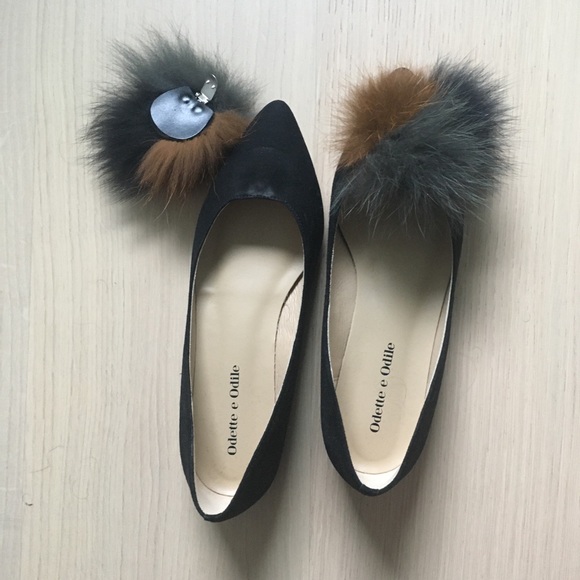 Black flats with fur pom pom clip on - Picture 4 of 4
